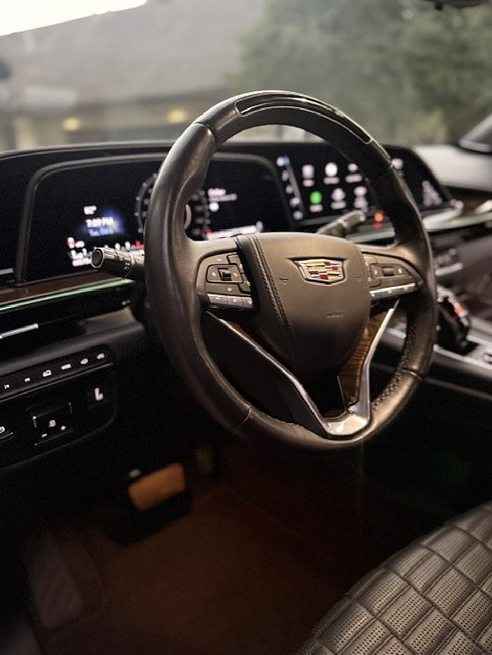 Cadillac Escalade steering wheel and curved digital dash